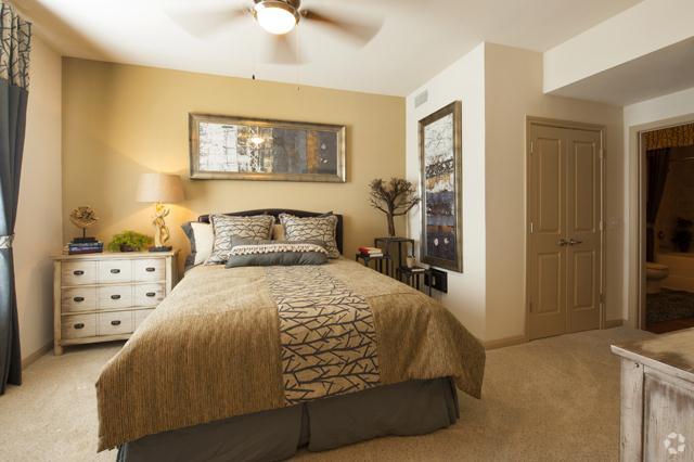 Bedroom - Camden Amber Oaks
