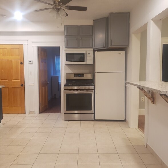 Building Photo - 18 Warwick St