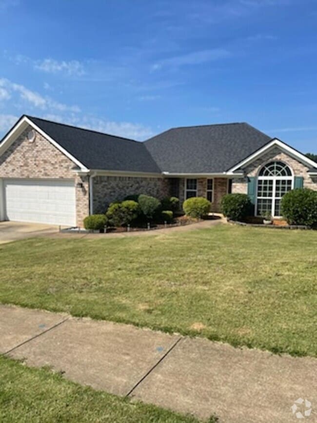 Building Photo - Grovetown Charmer Close To Fort