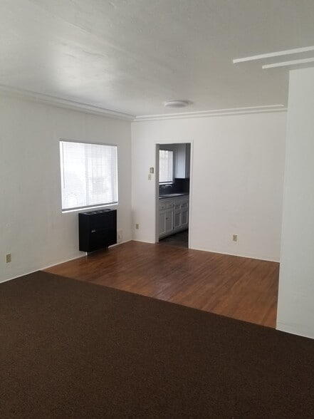 Building Photo - 572 W 1st St