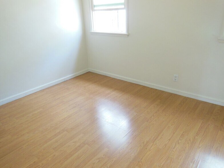 Building Photo - 307 N Howard St