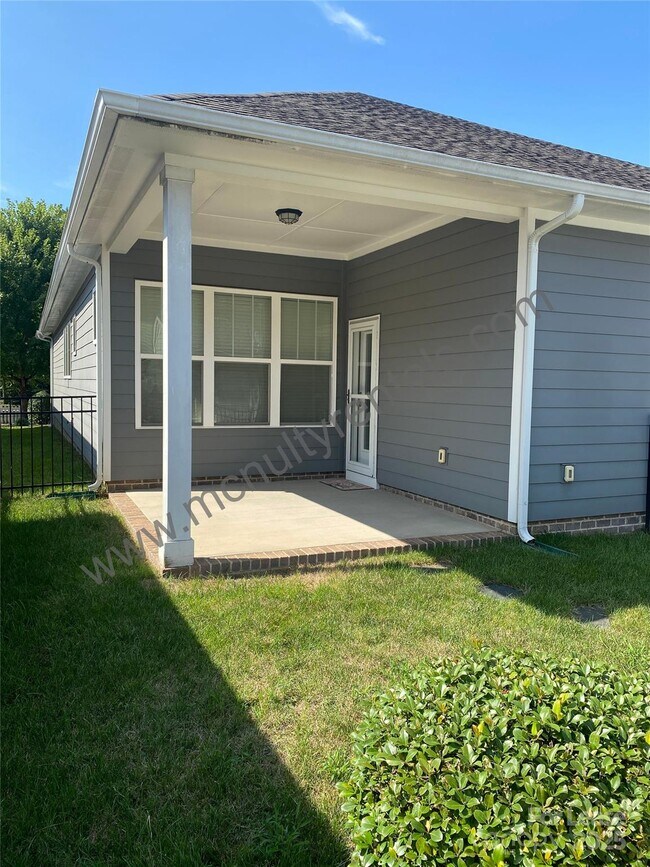 Building Photo - 4221 Courtly Ln