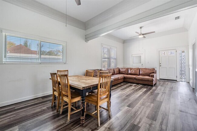 Building Photo - 2319 W Aileen St