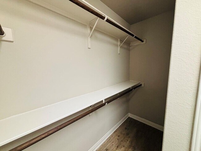 Building Photo - 1302 Golden Barley Dr