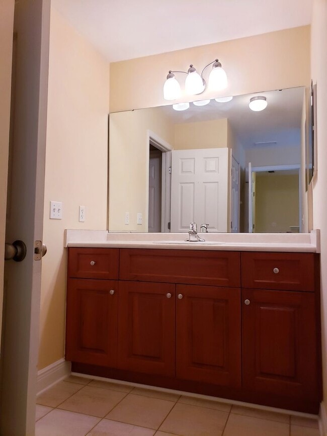 Building Photo - 3 bedroom town home for rent early January 2026, gated community with a garage for $1725 per month