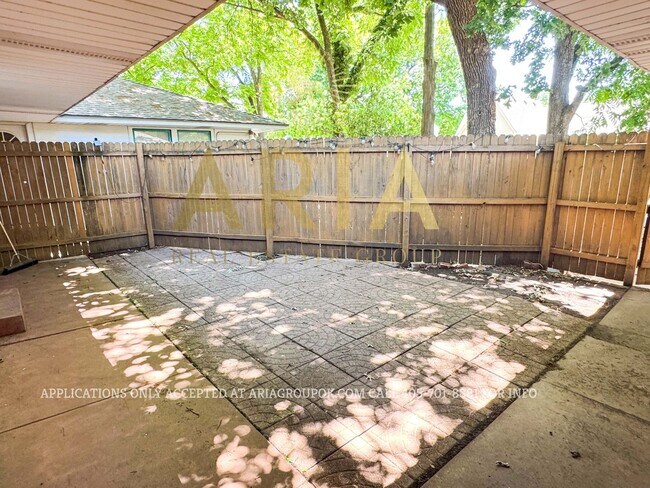 Building Photo - *AVAILABLE FOR IMMEDIATE MOVE IN!* UPDATED...