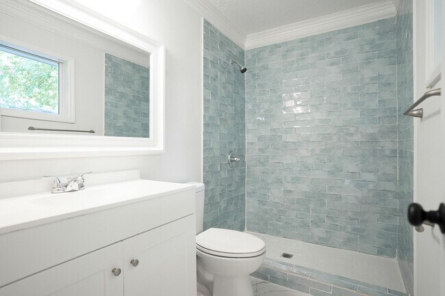 Building Photo - 3120 Edinburgh Dr
