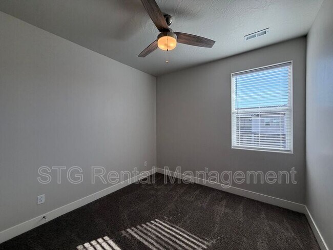 Building Photo - 1020 S 4380 W