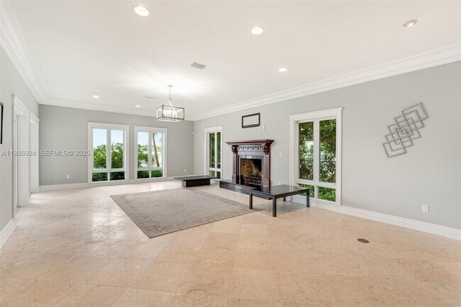 Building Photo - 11 E Rivo Alto Dr