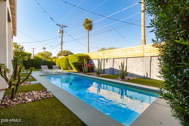 Building Photo - 8302 E Heatherbrae Ave