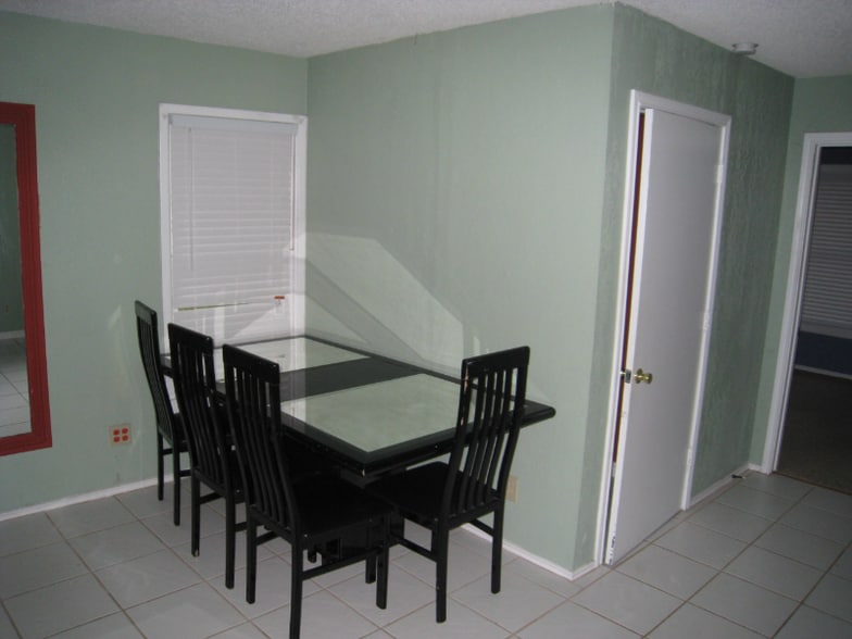 Building Photo - 1112 W 4th St