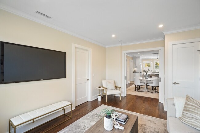 Building Photo - 31 East Ave