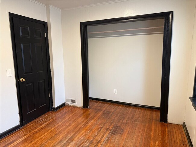 Building Photo - 712-712 Jay St