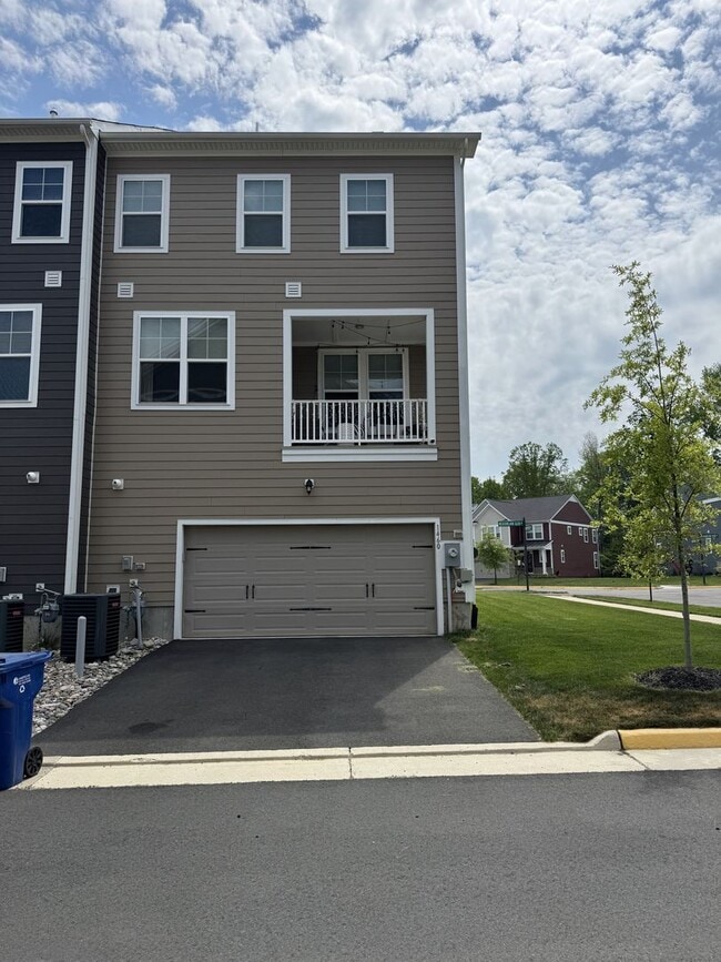 Building Photo - Gorgeous Potomac Shores End Unit Townhome