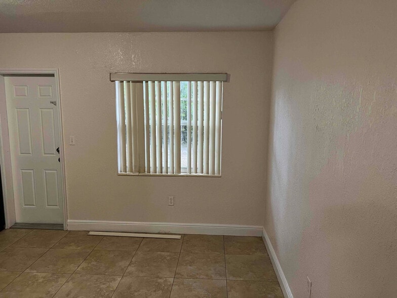 Building Photo - 765 NE 126th St