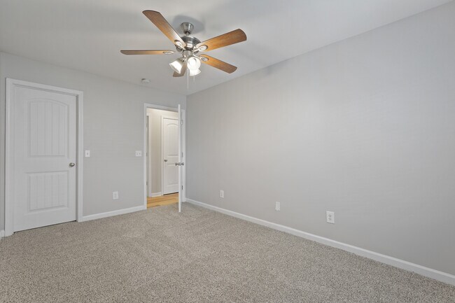 Building Photo - 10 Brown Thrasher Ct