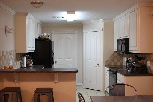 Building Photo - 2717 Horse Haven Ln