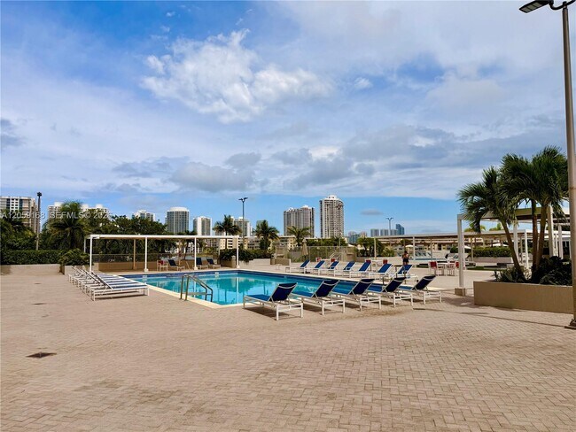 Building Photo - 18051 Biscayne Blvd