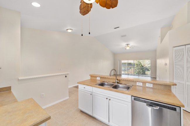 Building Photo - 5436 Admiral Way