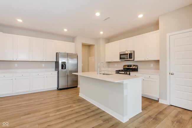 Building Photo - 9225 Larson Dr