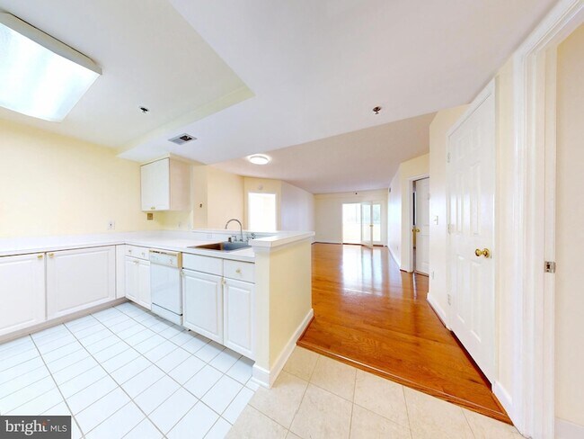 Building Photo - 1045 N Utah St