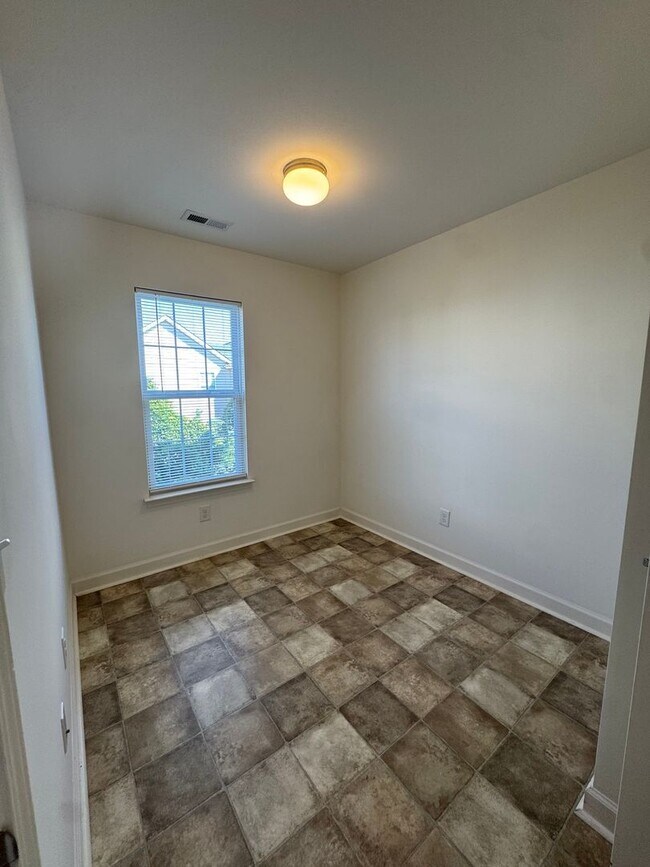 Building Photo - 914 Brawley School Rd