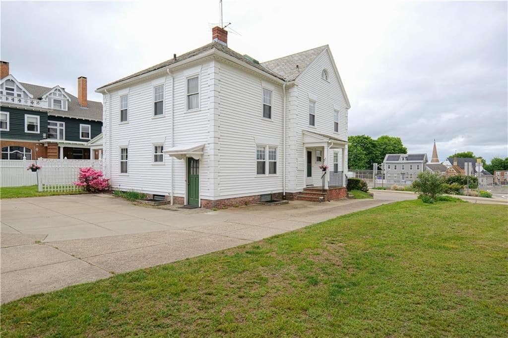 Building Photo - 36 Underwood St.