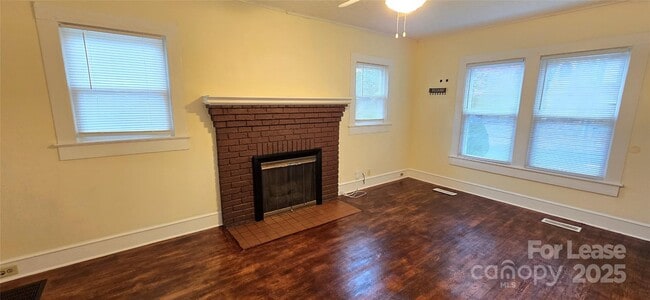 Building Photo - 206 Willow St SW