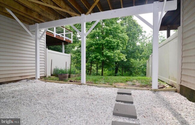 Building Photo - 43275 Mitcham Square