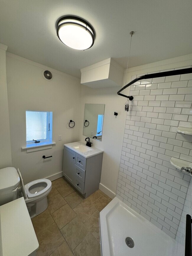 Building Photo - 126 College Ave