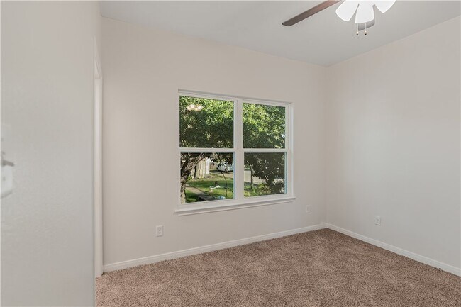 Building Photo - 601 W 24th St