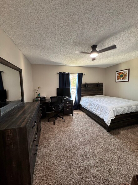 Building Photo - 11317 Ivy Flower Loop