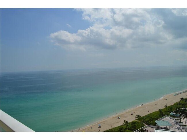 Building Photo - 16699 Collins Ave