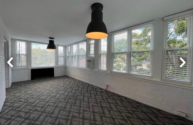 Building Photo - 2618 W Rascher Ave
