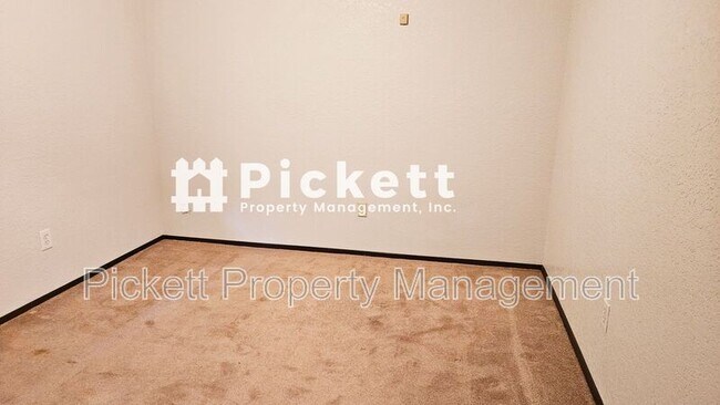 Building Photo - 4629 Beach Dr E