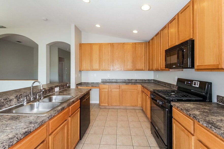 Building Photo - 7817 Monarch Garden Cir