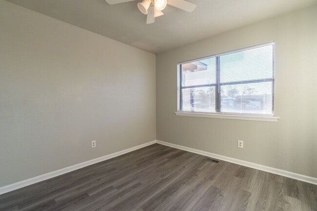 Building Photo - 2700 Iris Way