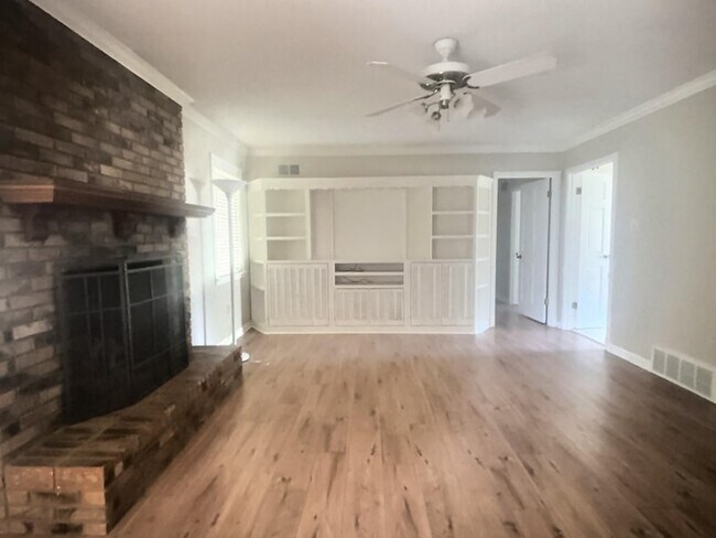 Building Photo - 335 Alexander Cove