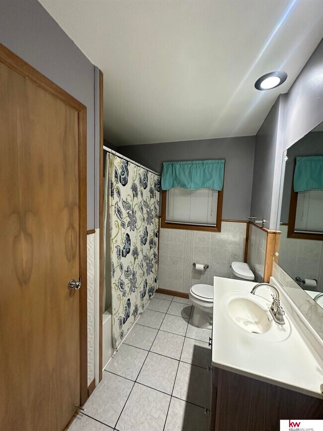 Building Photo - 5010 Castelar St