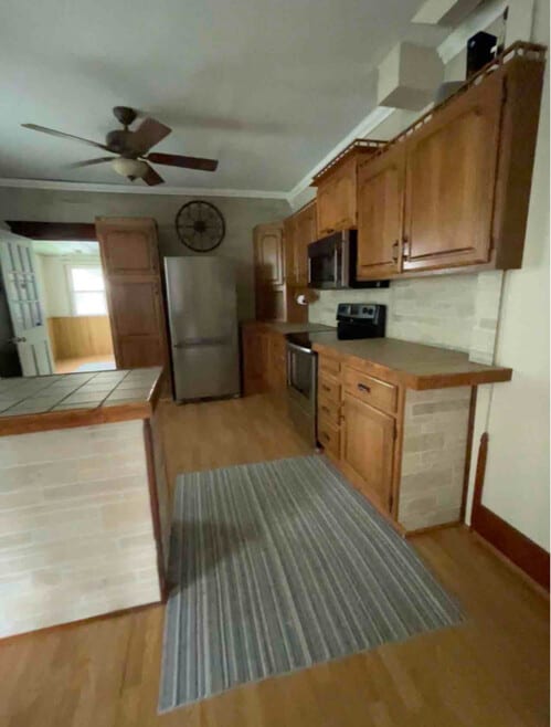 Building Photo - 210 E Hackberry St