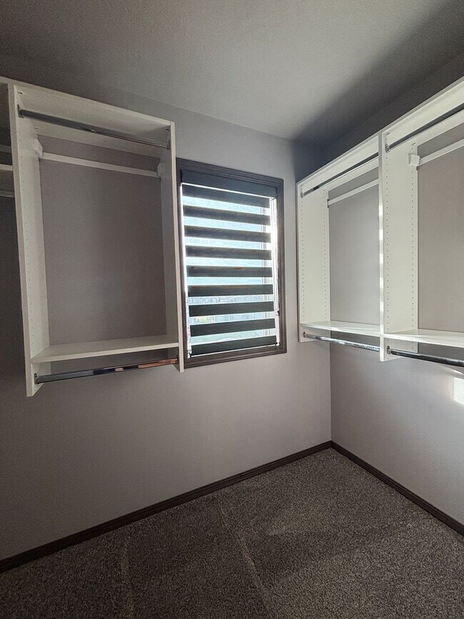 Building Photo - Spacious 3-Bedroom Home