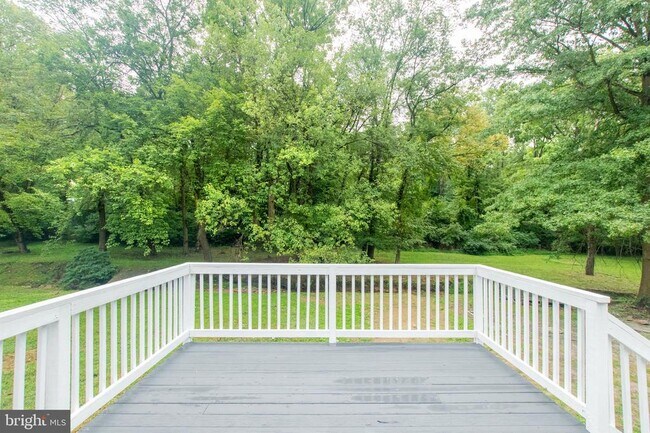 Building Photo - 1425 Manor Rd