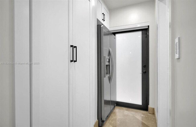 Building Photo - 6820 SW 86th Ave