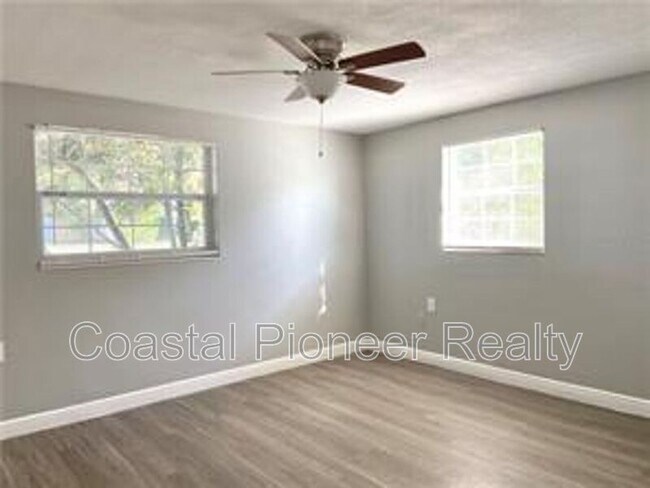 Building Photo - 1633 Marengo Dr