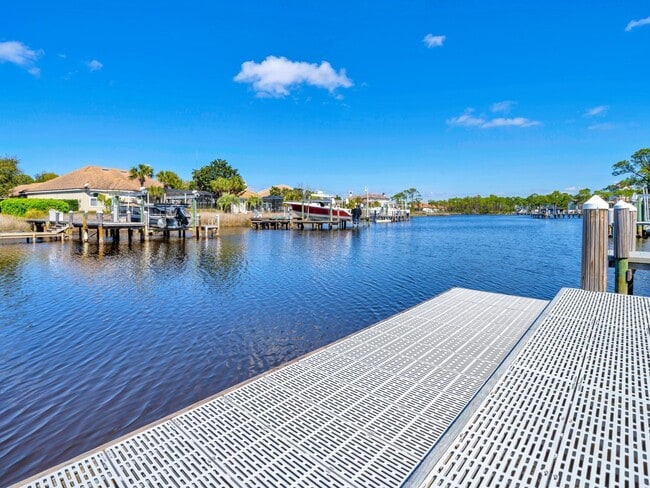 Building Photo - 330 Kelly Plantation Dr