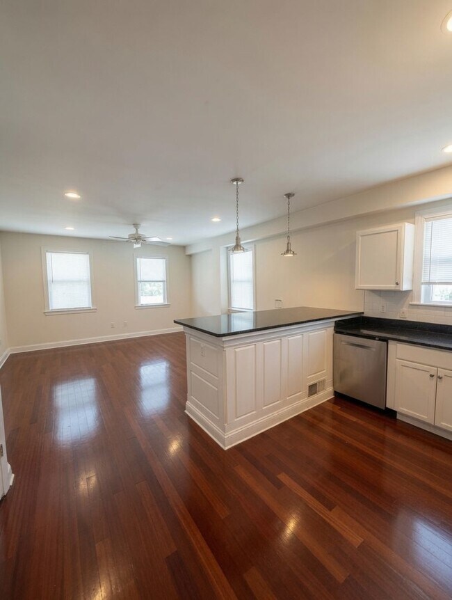 Building Photo - Spacious 4 Bed in Allston | 2 Parking Spaces Included | Available 9/1