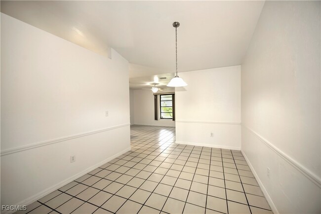 Building Photo - 1402 SW 1st Ave