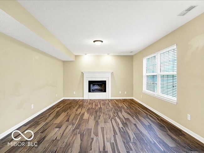 Building Photo - 7133 Silver Lake Dr