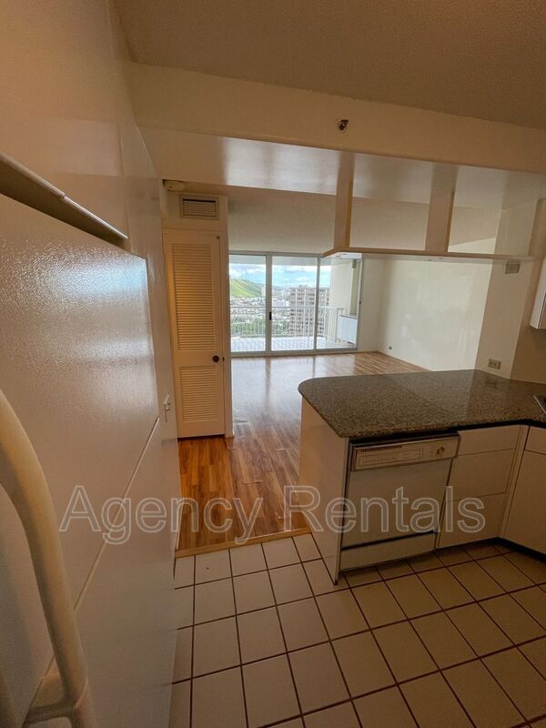 Building Photo - 1212 Nuuanu Ave