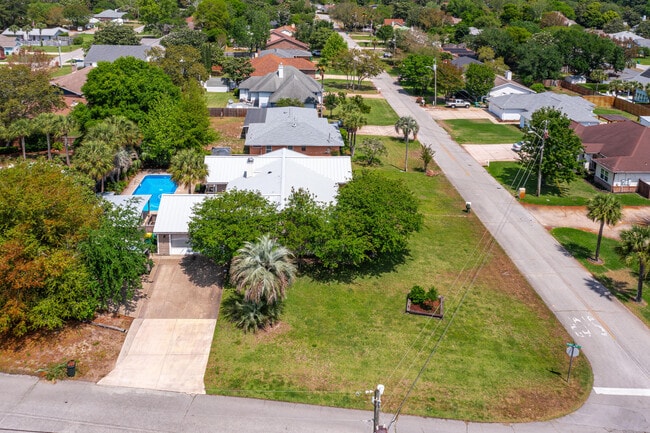 Building Photo - 301 Cypress St